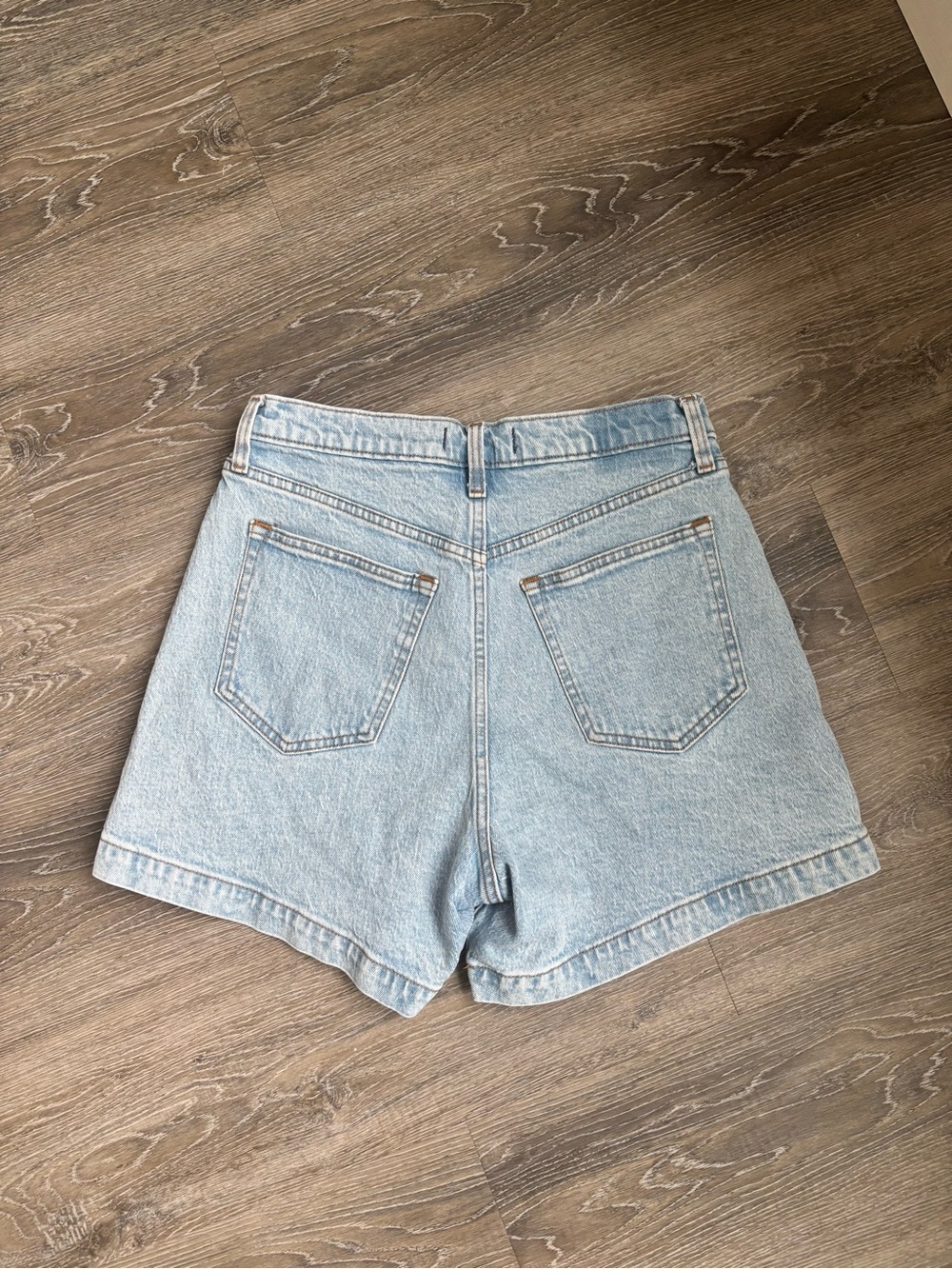 Abercrombie Curve Love High Rise Dad Short (Light Denim) Size 29/8 - Picture 2 of 4